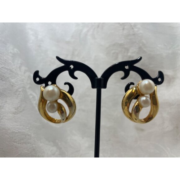 Vintage Avon Goldtone Faux Pearl 1” Swirl - Picture 2 of 5